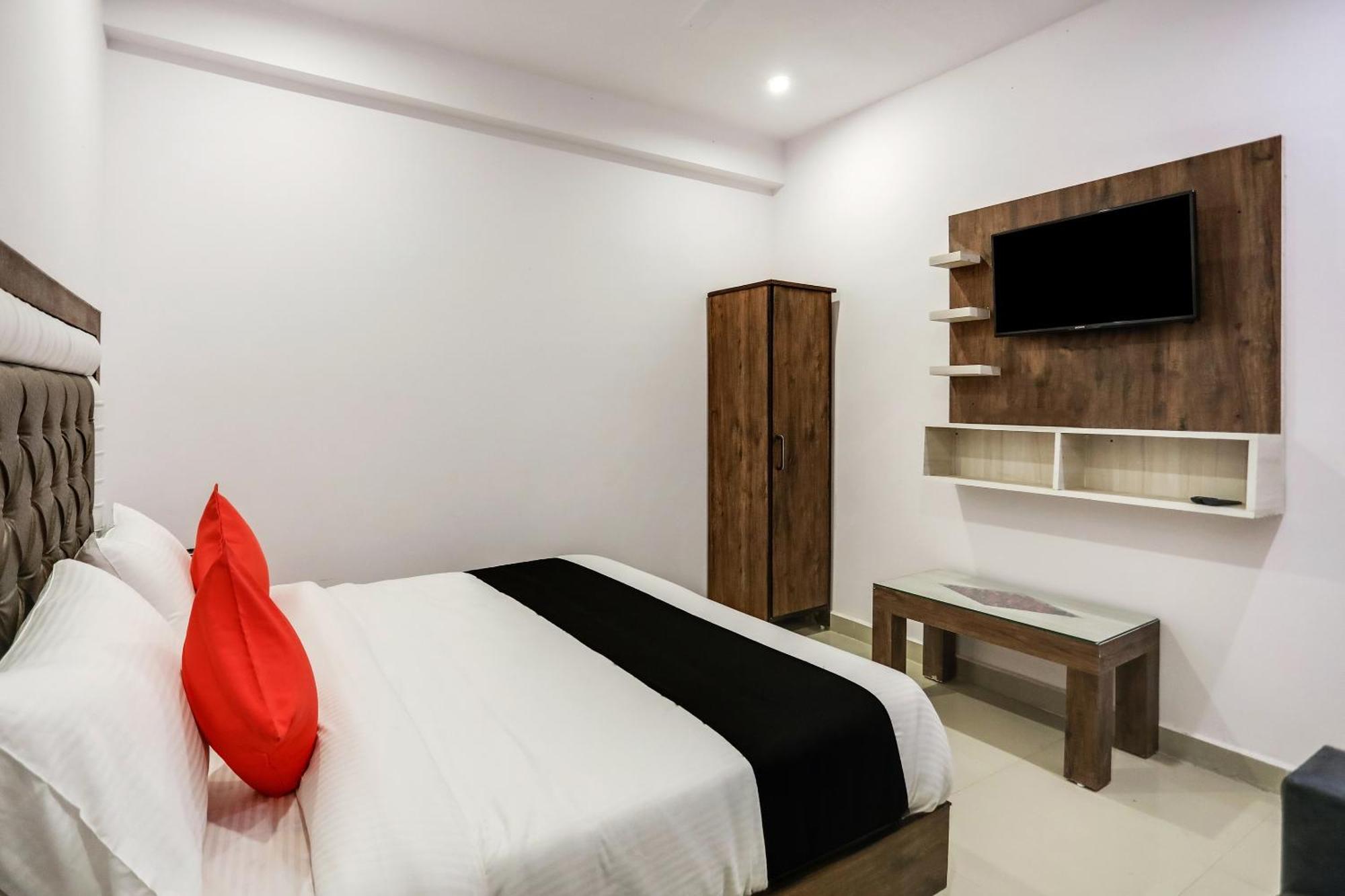 Hotel O Golden Stone Ghaziabad Dış mekan fotoğraf